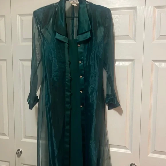 T. N. B New York. Dark Green Formal Dress & Jacket. Size 17/18. Satin Trim | Color: Green | Size: 17j | Mineisyours115's Closet T. N. B New York. Dark Green Formal Dress & Jacket. Size 17/18. Satin Trim | Color: Green | Size: 17j | Mineisyours115's Closet